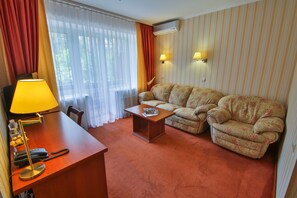 Luxury Suite | Living room | TV - Hotel Ukraina (Cherkasy)