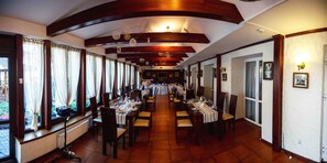 2 Restaurants; Frühstück, Mittagessen und Abendessen werden serviert