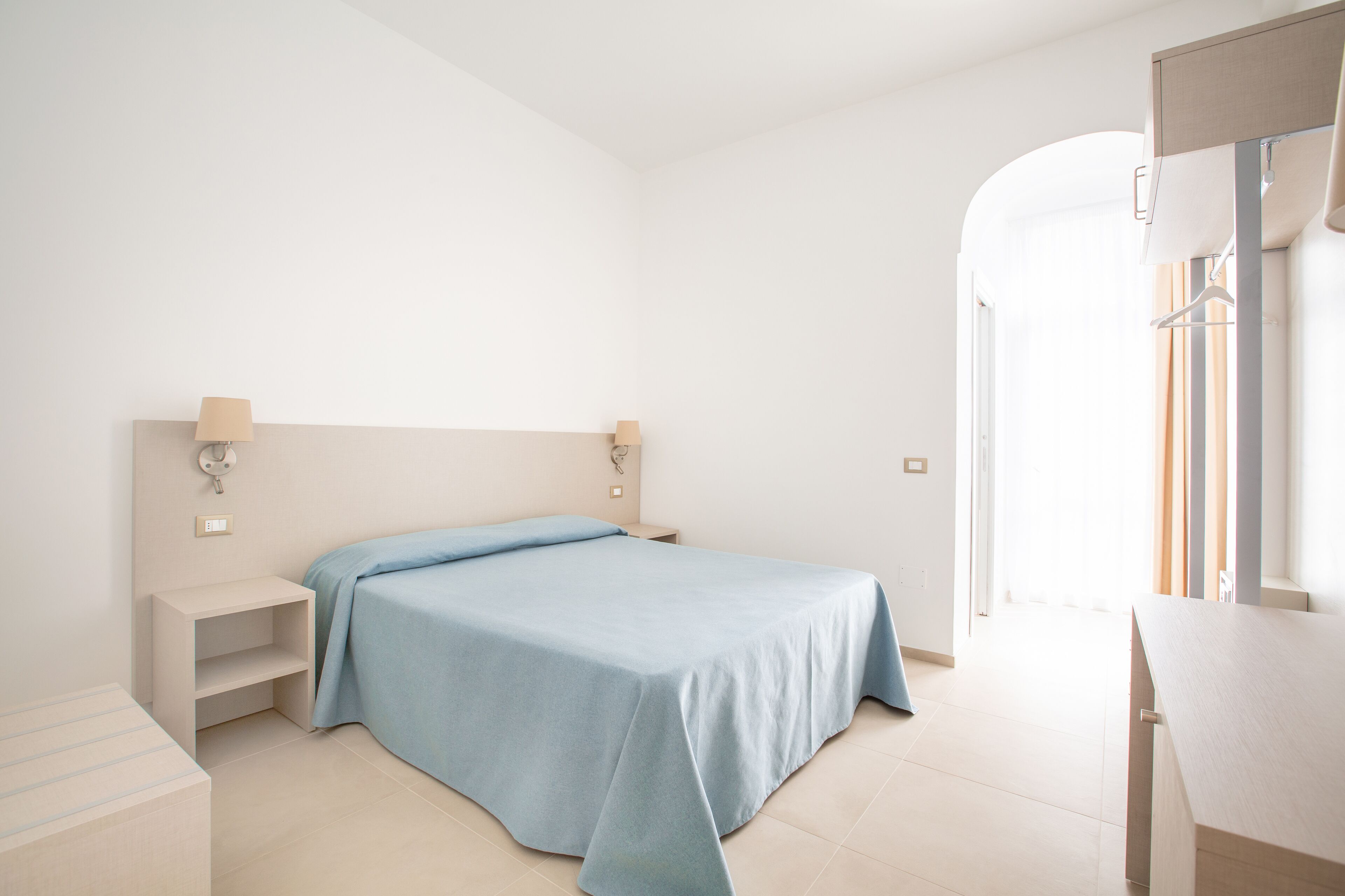 double room | minibar, in-room safe, desk, free wifi