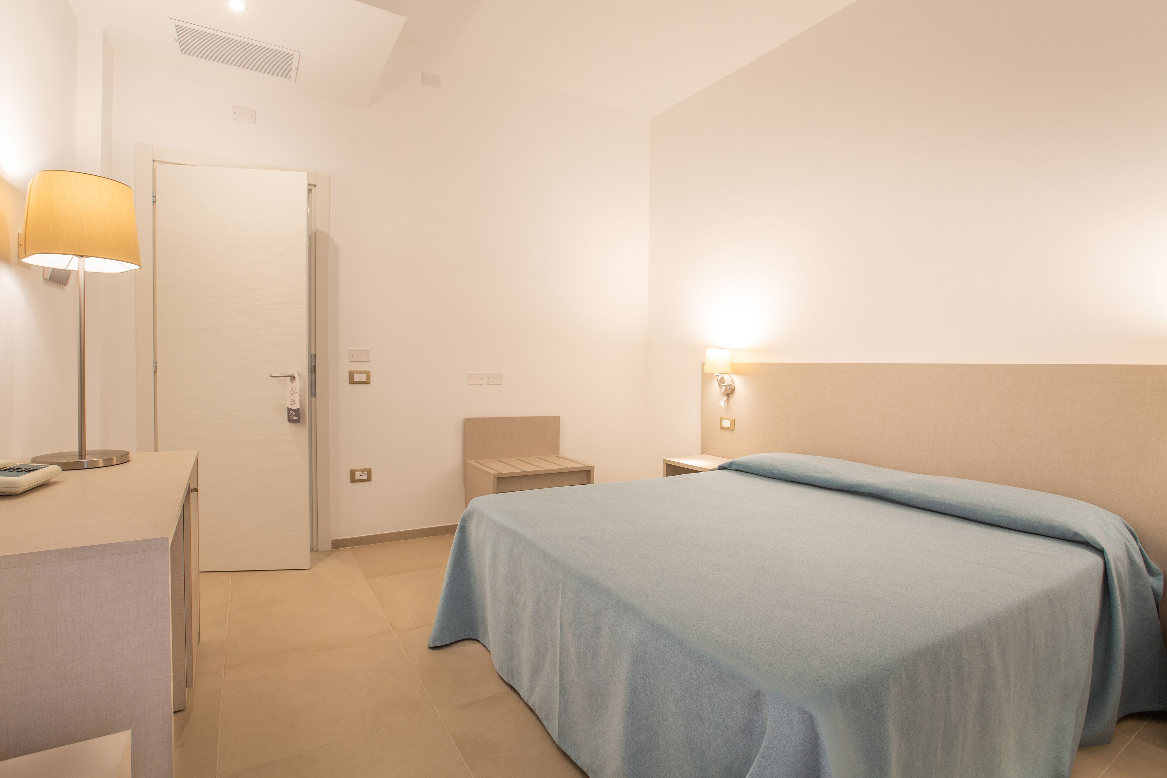 double room | minibar, in-room safe, desk, free wifi