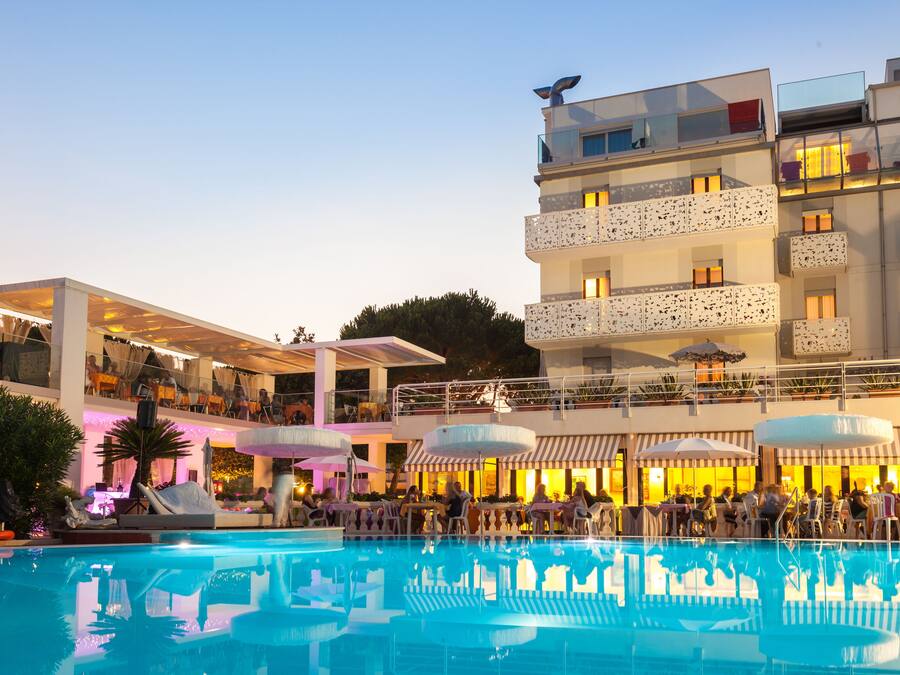 Piscina externa sazonal