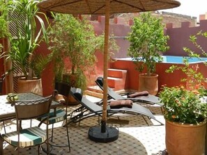 Termasuk sarapan masakan tempatan setiap hari