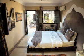 Comfort Double Room | In-room safe, blackout curtains, iron/ironing board, free WiFi