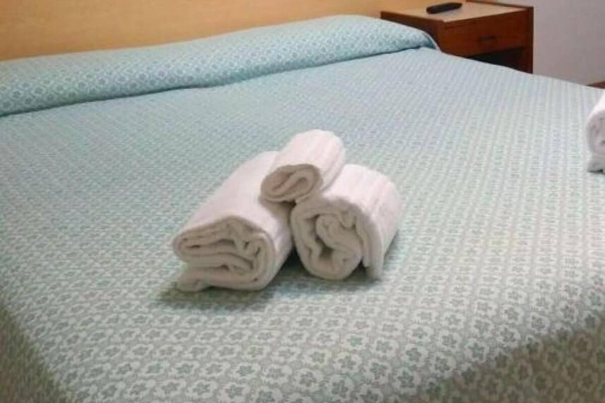 Chambre Ăconomique Double ou avec lits jumeaux (Mansard) | Coffres-forts dans les chambres, bureau, Wi-Fi gratuit, draps fournis