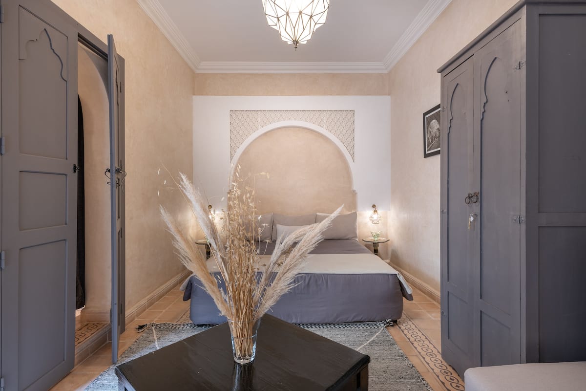 Habitación triple estándar, baño privado | 2 dormitorios, sábanas de algodón egipcio, ropa de cama de alta calidad