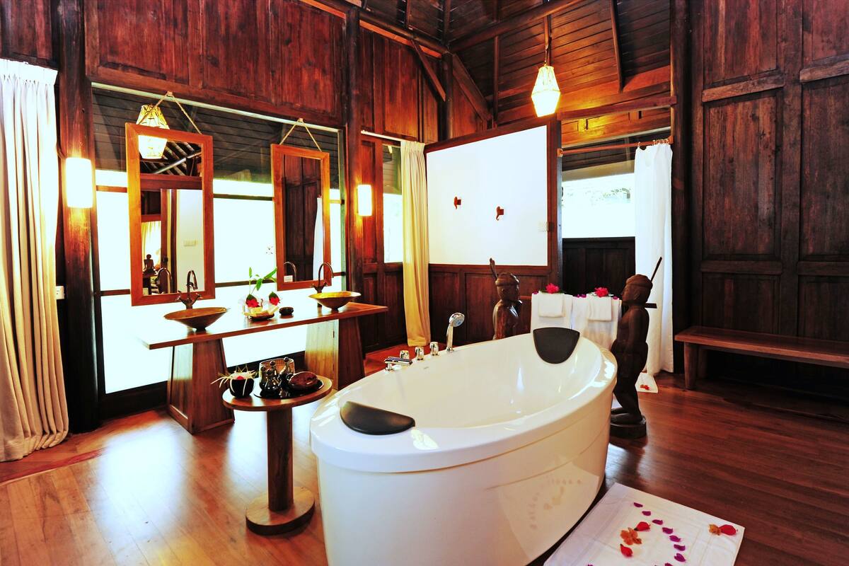 lake front single villa | bathroom | separate bathtub and shower, deep-soaking bathtub, rainfall showerhead