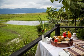 Lake Front Single Villa | Balcony - Villa Inle Boutique Resort (Nyaungshwe)