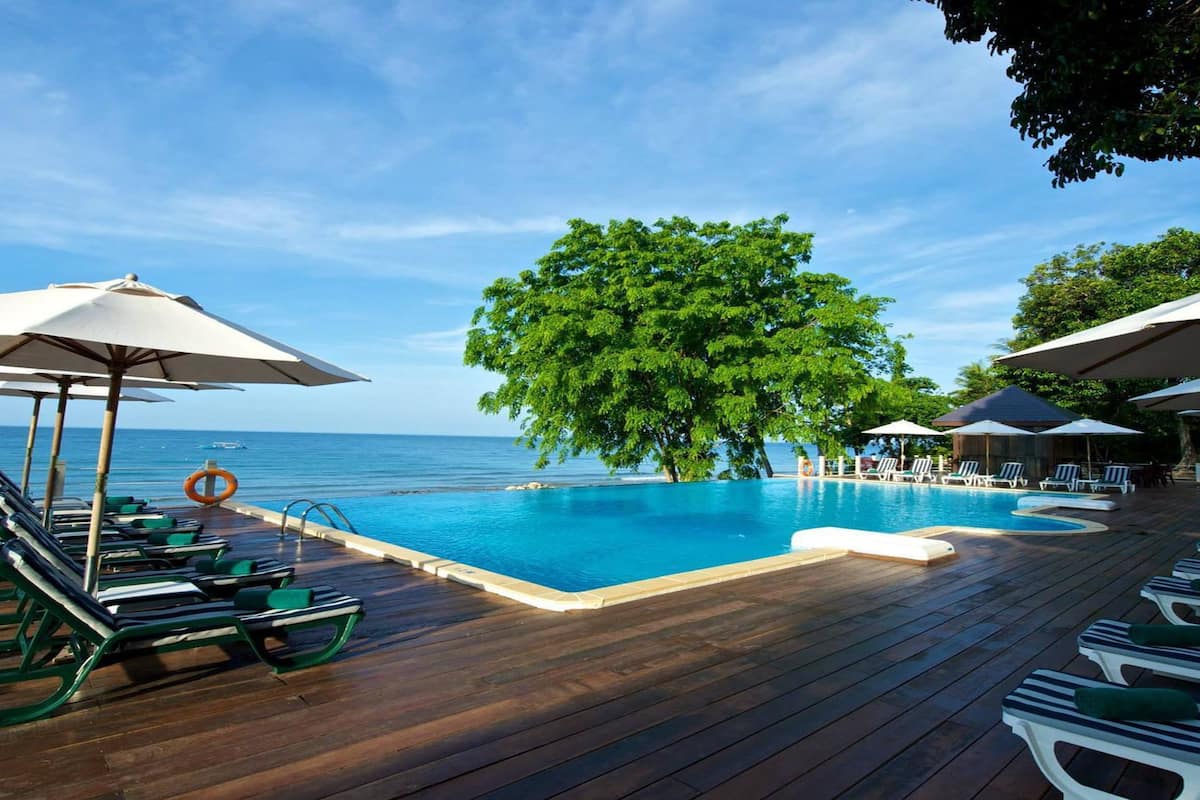 outdoor pool, pool loungers