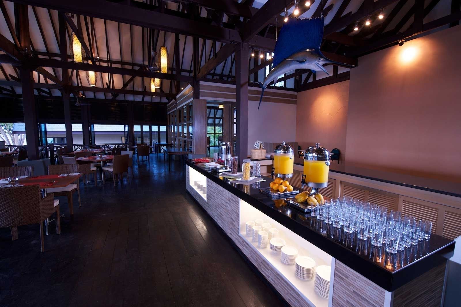 breakfast, lunch, dinner served; international cuisine