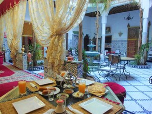 Free daily continental breakfast - Riad Chennaoui (Marrakech)
