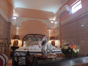 Double Room | Blackout drapes, rollaway beds, free WiFi, bed sheets - Riad Chennaoui (Marrakech)
