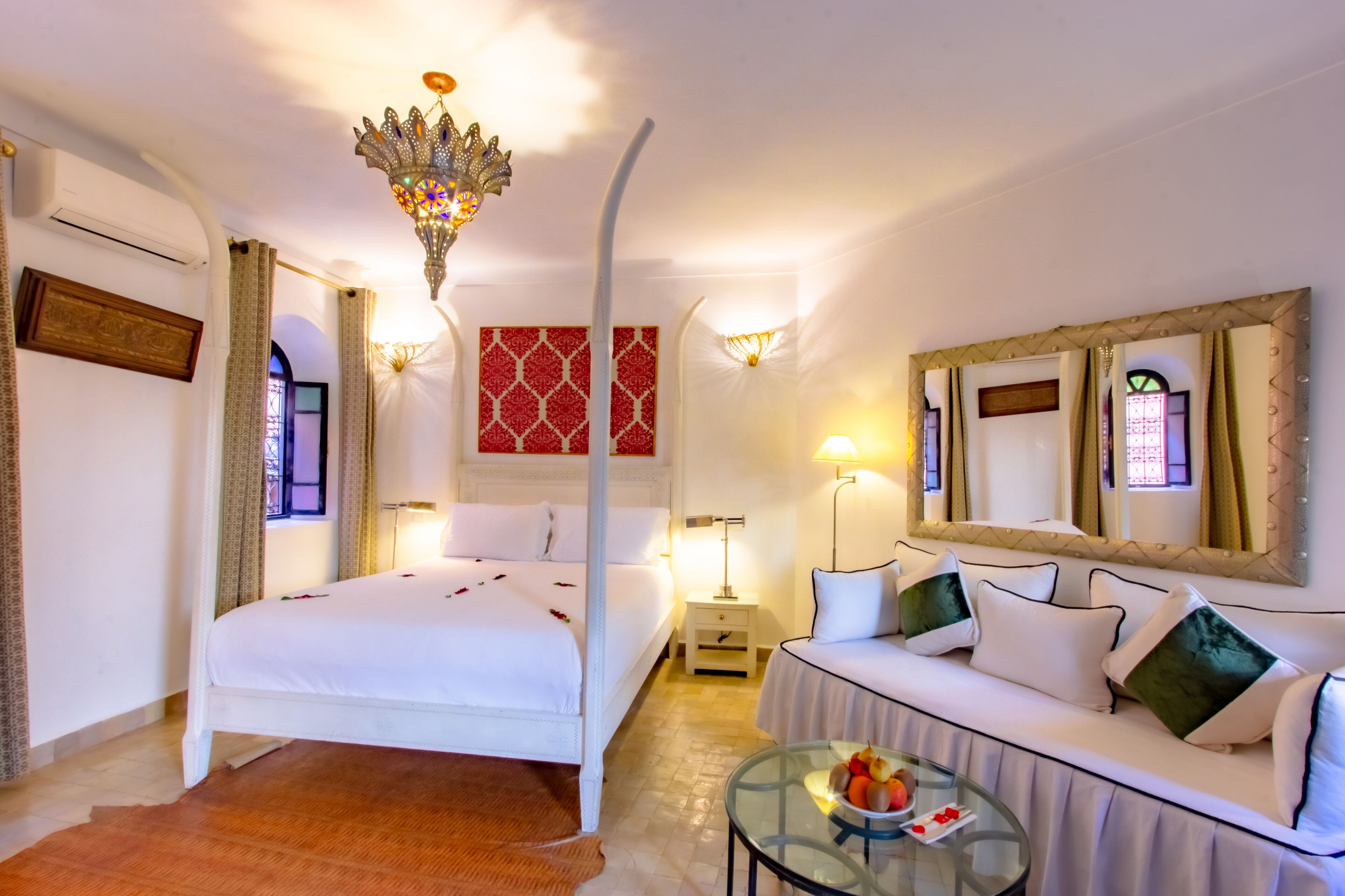 Suite romántica, 1 cama matrimonial | Ropa de cama de alta calidad y artículos del minibar gratis 