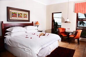 ห้องพัก, วิวสระว่ายน้ำ (Queen) | ตู้นิรภัยในห้องพัก, โต๊ะทำงาน, ผ้าม่านกันแสง, ห้องเก็บเสียง