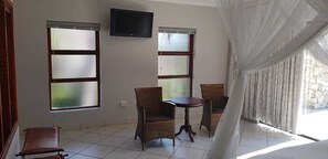 Villa (Unit) | In-room safe, desk, blackout drapes, soundproofing