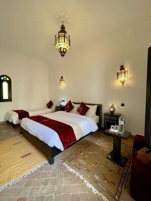 Family Room, 1 Bedroom, Ensuite, Courtyard View | Premium bedding, blackout drapes, free cribs/infant beds, free WiFi