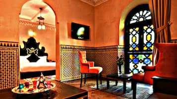 Junior Suite | Minibar, in-room safe, desk, iron/ironing board