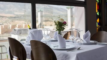 Free daily cooked-to-order breakfast