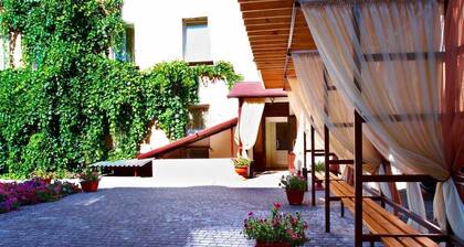 Hotel 12