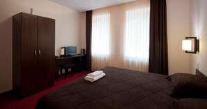 Desk, blackout drapes, iron/ironing board, free WiFi - Hotel 12 (Kharkiv)