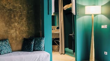 SUITE JUNIOR AVEC TERRASSE | Select Comfort beds, minibar, in-room safe, individually furnished