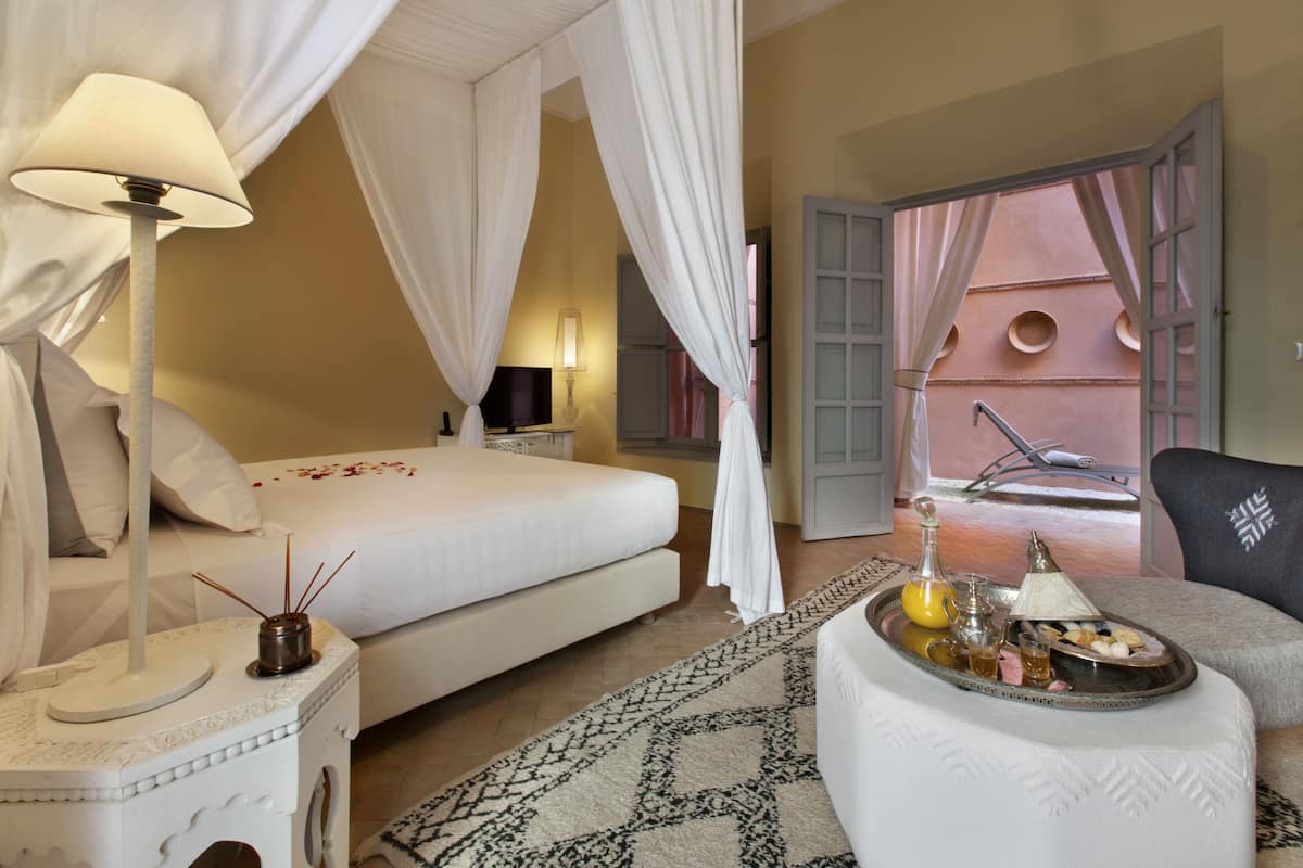 Junior Suite | Katil Select Comfort, bar mini, peti besi dalam bilik