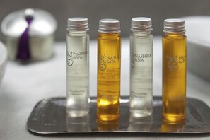 Designertoiletartikler, hårtørrer, badekåber, hjemmesko