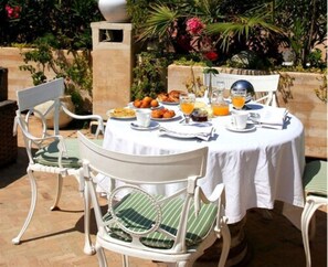 Petit déjeuner continental compris tous les jours