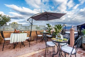 Outdoor dining - Riad Dar Azul (Marrakech)