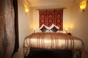 Superior Suite, Private Bathroom (Chiba) | Egyptian cotton sheets, premium bedding, down duvets, in-room safe - Riad Dar Azul (Marrakech)