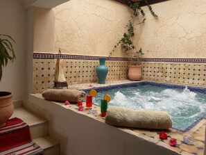 Indoor pool, pool loungers - Riad Dar Azul (Marrakech)