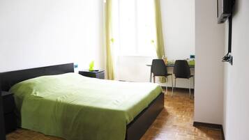 Double Room, Ensuite | Individually decorated, desk, laptop workspace, blackout drapes