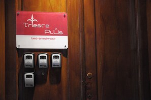 Control panel with Trilese Plus bed and breakfast amenities.