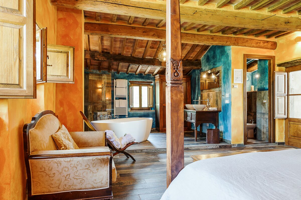 Superior Suite (Piccioni) | Hypo-allergenic bedding, down comforters, Tempur-Pedic beds, minibar