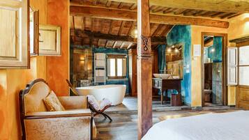 Superior Suite (Piccioni) | Hypo-allergenic bedding, down comforters, Tempur-Pedic beds, minibar