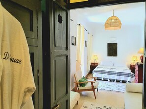 Premium bedding, pillow-top beds, in-room safe, individually decorated - Dar Zouar (Marrakech)