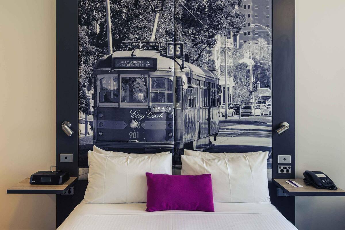 Estúdio, 1 cama Queen | Frigobar, cofres nos quartos, escrivaninha, cortinas blackout