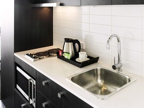 Studio, 2 Single Beds | Minibar, in-room safe, desk, blackout curtains - Mercure Melbourne Therry Street (Melbourne)