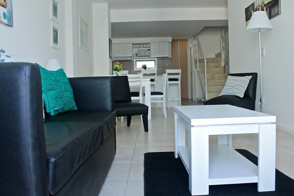 Duplex, 3 Bedrooms, Terrace, City View | Living room
