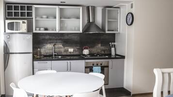 Studio | Coin séjour | Télévision de 32 pouces avec chaßnes par cùble