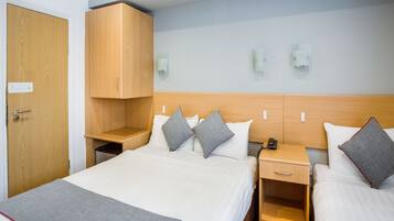 Deluxe Triple Room | In-room safe, iron/ironing board, free WiFi, bed sheets