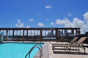 Outdoor pool, pool loungers - Nord Class Marinas (Joao Pessoa)