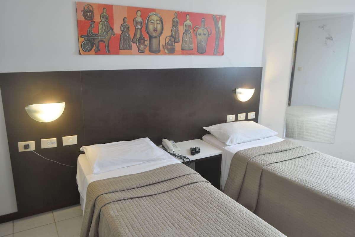 Standard Room | Minibar, in-room safe, free cribs/infant beds, free WiFi