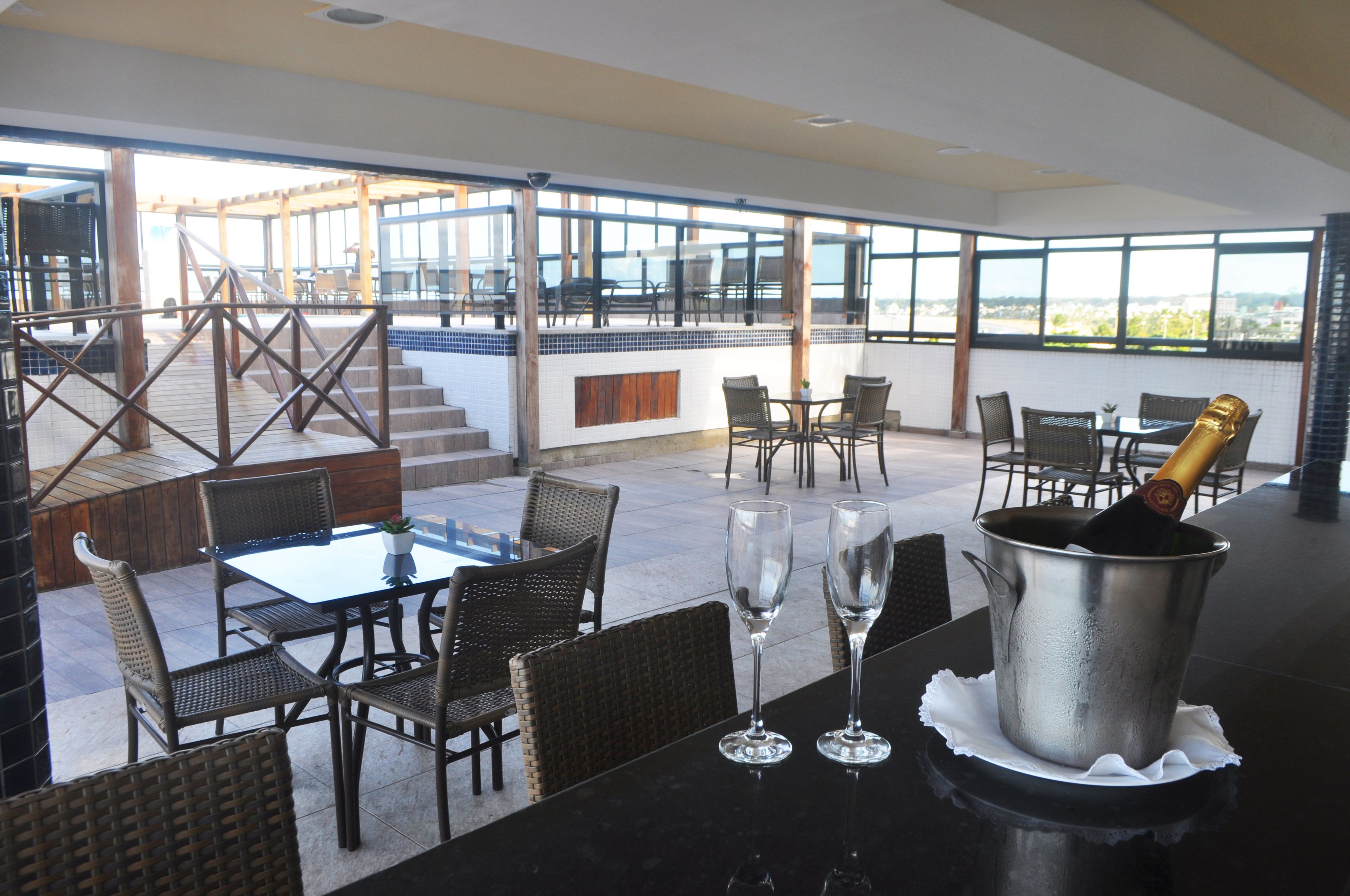 Bar en bord de piscine