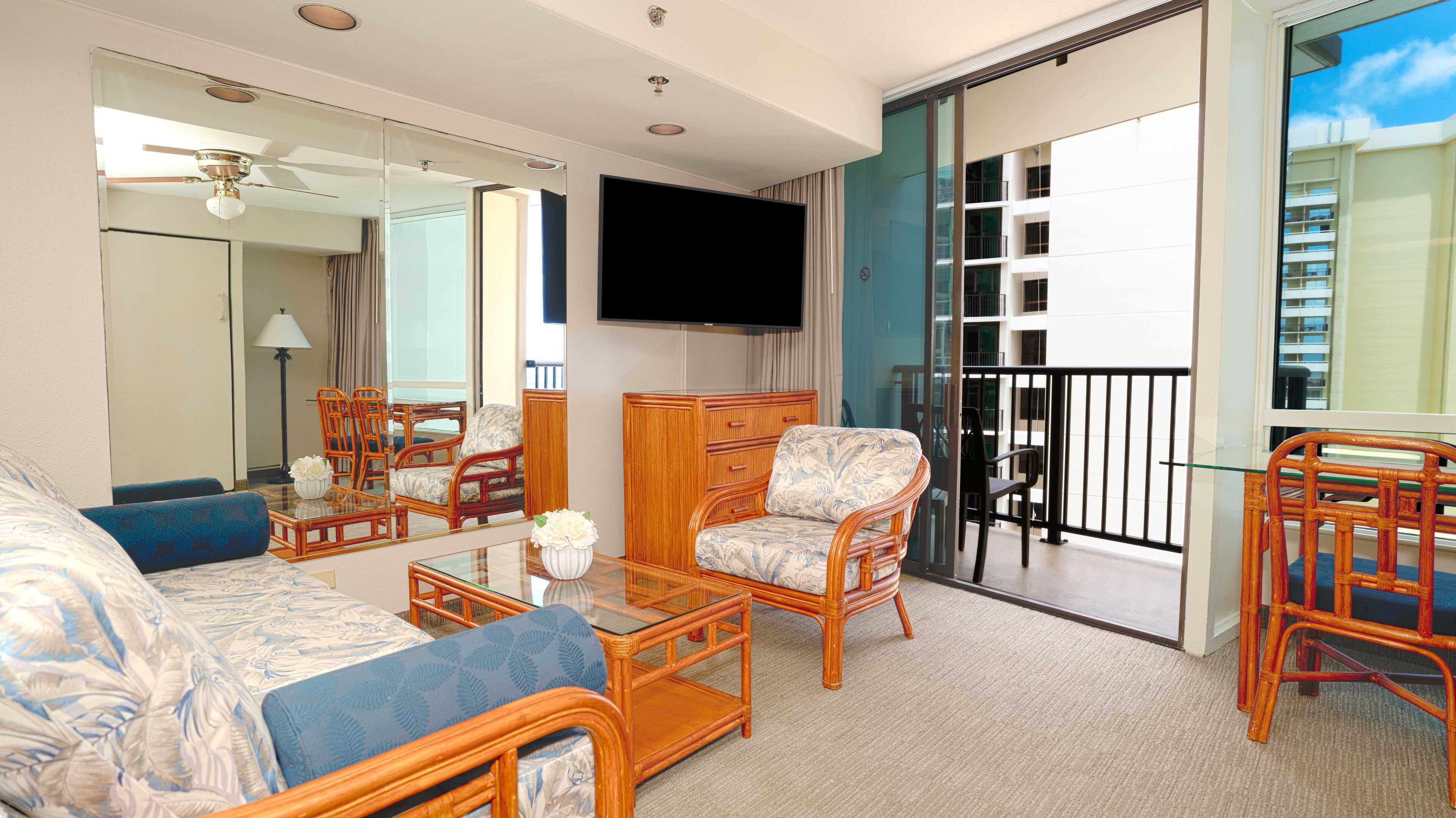 standard suite, 1 bedroom (banyan) | living area | 43-inch lcd tv with cable channels, tv