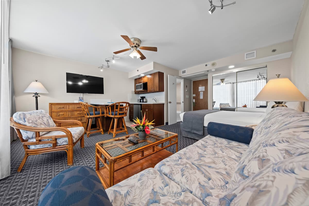 Estudio estándar (Ohia) | Caja de seguridad en la habitación y muebles diferentes