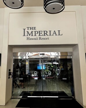 Front of property - The Imperial Hawaii Resort (Honolulu)