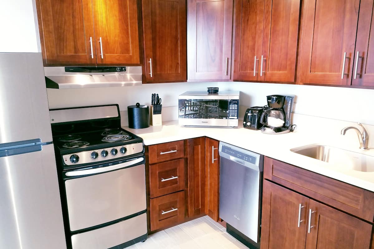 deluxe room, 2 bedrooms, 2 bathrooms (hala) | private kitchen | fridge, microwave, coffee/tea maker, electric kettle
