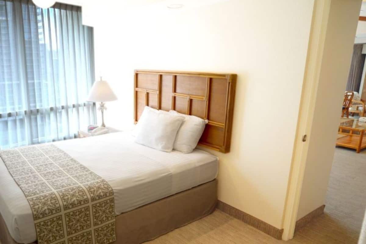 Standard Suite, 1 Bedroom (Banyan) | 1 bedroom, in-room safe, individually furnished, blackout drapes