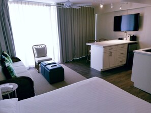 In-room safe, individually furnished, blackout curtains - The Imperial Hawaii Resort (Honolulu)