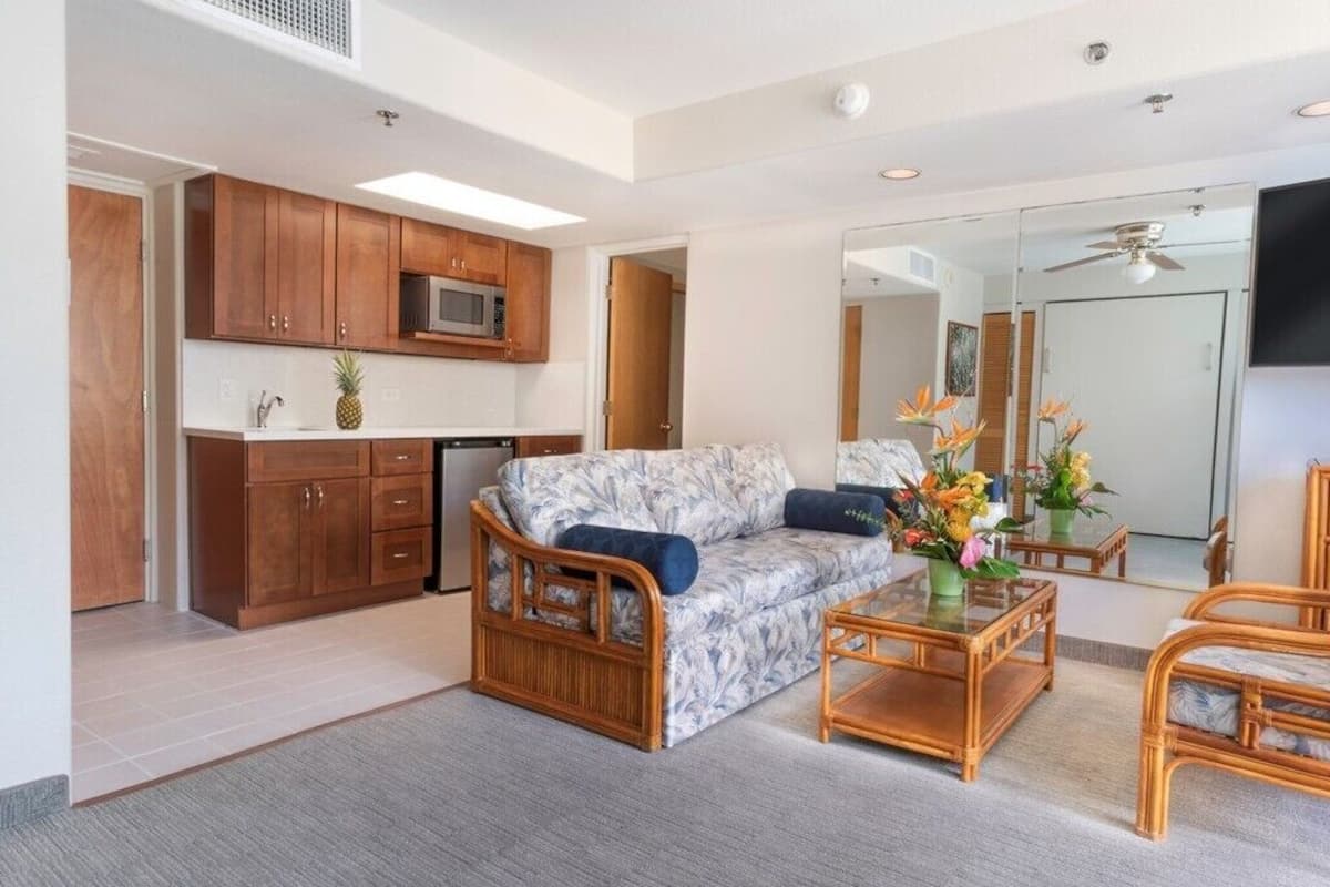 standard suite, 1 bedroom (banyan) | 1 bedroom, in-room safe, individually furnished, blackout curtains